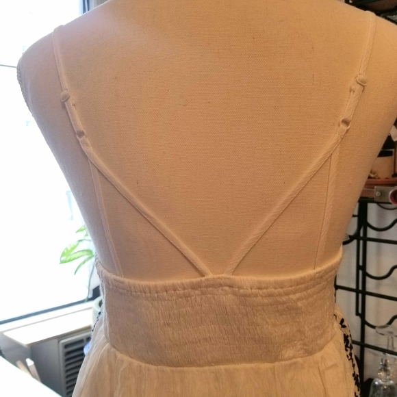 🥀SALE!(1 LEFT! M)cutest white dress w/blue floral - Picture 9 of 10